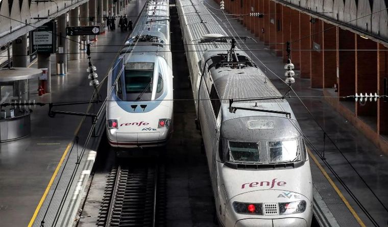 Donald Trump ha de tener en cuenta la alta experiencia de Renfe, en trenes de alta velocidad. Foto: EFE Donald Trump ha de tener en cuenta la alta experiencia de Renfe, en trenes de alta velocidad. Foto: EFE
