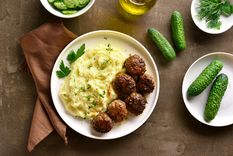 La mejor receta de albóndigas con puré que vas a probar.