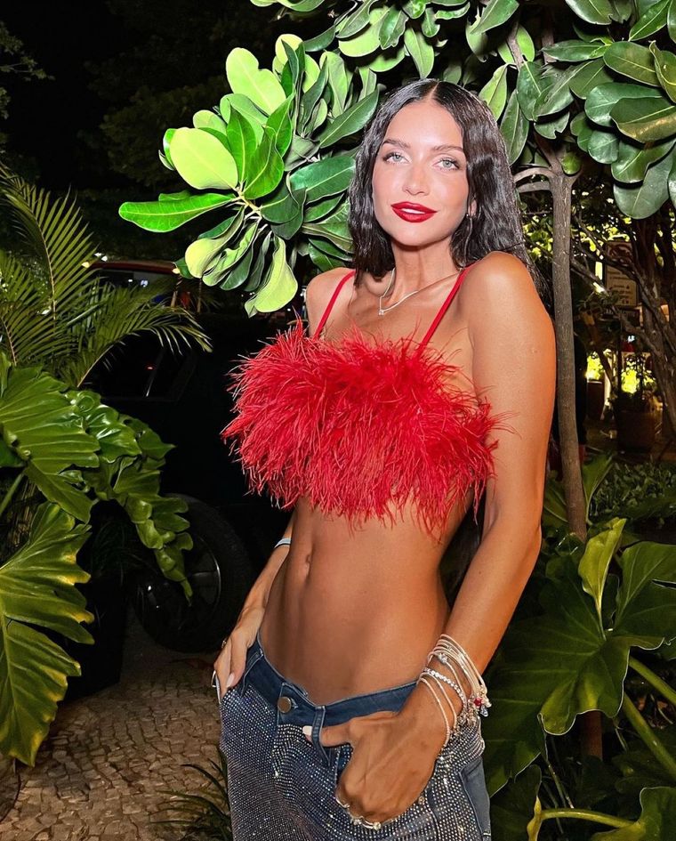 Zaira Nara deslumbra con sus atrevidos looks en Brasil Foto: Instagram