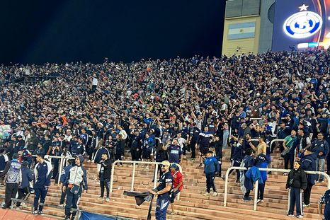 Los hinchas de la Lepra vivieron una fiesta en el Malvinas. Los hinchas de la Lepra vivieron una fiesta en el Malvinas.