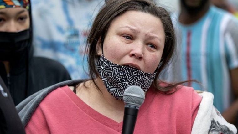 La madre de Wright habló durante una vigilia: Era un hijo. Era un hermano. Era un tío. Era un padre. Era un nieto. Era mucho más que eso y no merecía esto para nada. Foto: Getty Images