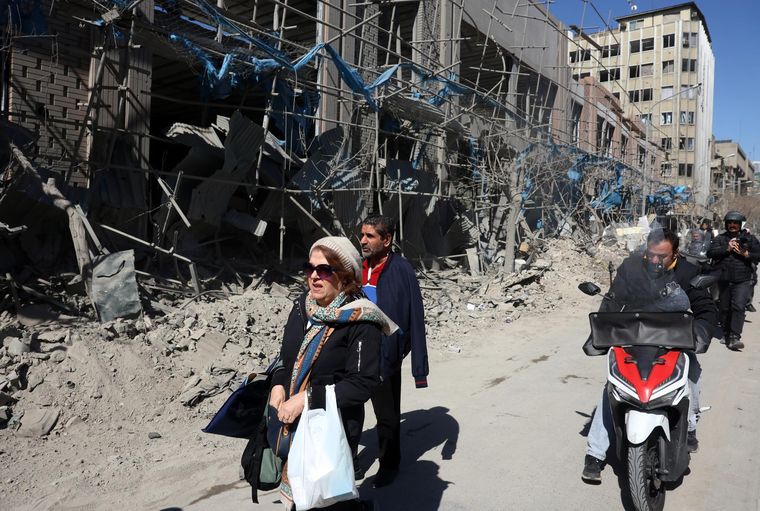 El riesgo de derrumbe de los edificios afectados es permanente y la continuidad de los ataques impide que se realicen trabajos para evitar daños mayores. El riesgo de derrumbe de los edificios afectados es permanente y la continuidad de los ataques impide que se realicen trabajos para evitar daños mayores.