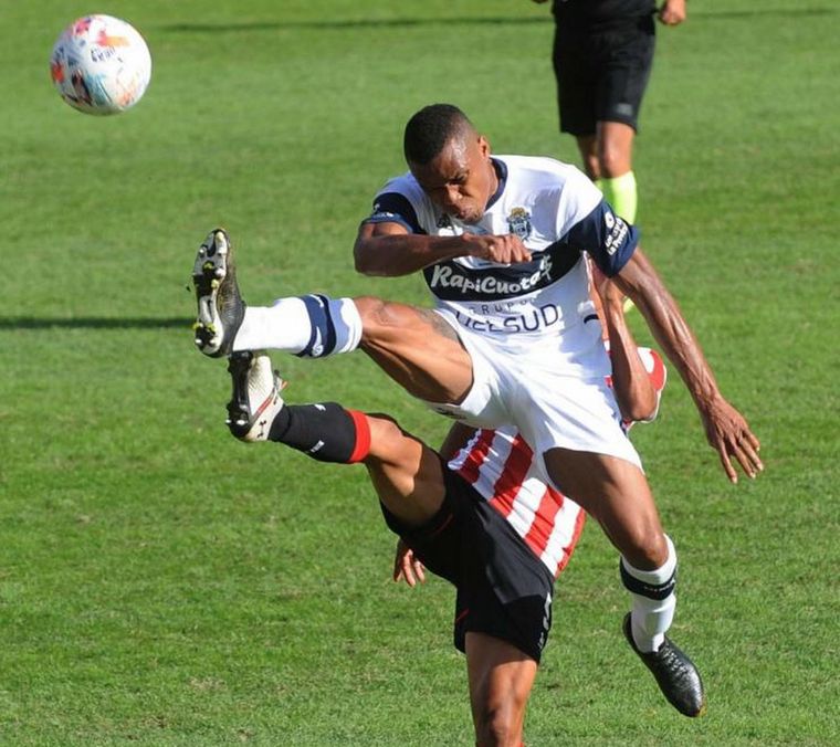 El Lobo buscará cortar la racha de más de diez años sin ganar el clásico. Foto: Télam