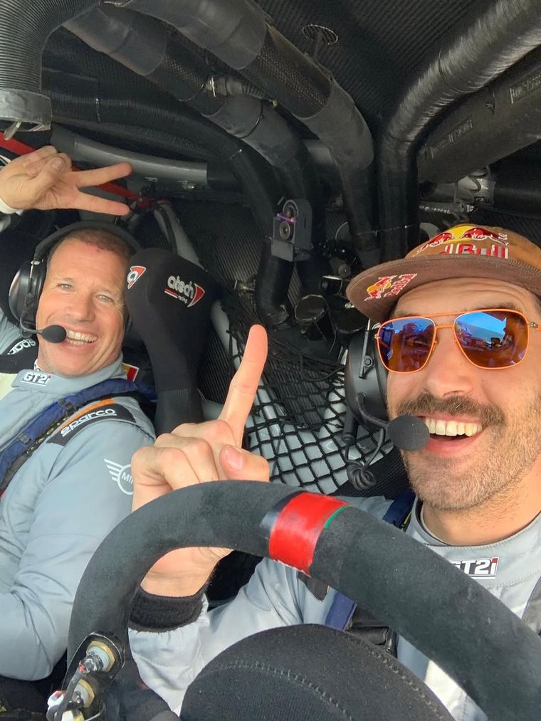 Mathieu Baumel volvió al Rally Dakar y se impuso en la primera etapa junto al belga Guillaume de Mévius. Mathieu Baumel volvió al Rally Dakar y se impuso en la primera etapa junto al belga Guillaume de Mévius.