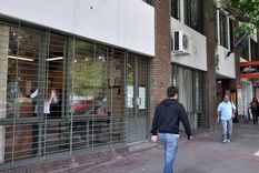 Registro Automotor calle Belgrano, Mendoza. Foto: ALF PONCE MERCADO / MDZ