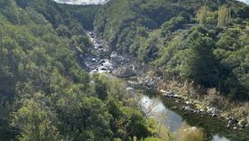 El pueblo de Alpa Corral se extiende junto al río de los Sauces en el sur cordobés.