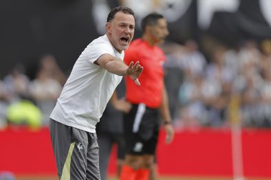 MDZol | Gabriel Milito es seguido de cerca por un gigante de Sudamérica. Foto: EFE