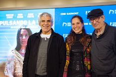 Peteco Carabajal, Laura Piastrellini y Juan Falú Estreno del film en Buenos Aires: Piastrellini, junto a Peteco Carabajal y Juan Falú. Foto: PulsandoLaVida.