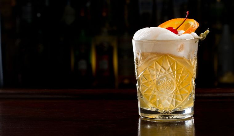 Whisky Sour. Ideal para quienes buscan un trago fresco, equilibrado y con una presentación elegante. Whisky Sour. Ideal para quienes buscan un trago fresco, equilibrado y con una presentación elegante.