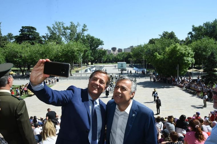 Suarez y Cornejo Suarez recibirá el poder de manos de Cornejo