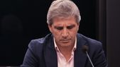 El ministro Luis Caputo afirma que el movimiento del dólar es algo normal, pero crece la preocupación en el Gobierno, al punto que el presidente Milei acusó a la vice Villarruel de generar una corrida cambiaria. El ministro Luis Caputo afirma que el movimiento del dólar es algo normal, pero crece la preocupación en el Gobierno, al punto que el presidente Milei acusó a la vice Villarruel de generar una corrida cambiaria.