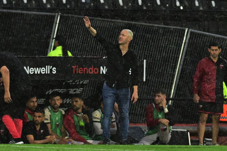 Damonte presentó su renuncia en Colón tras descender a la segunda división Foto: Télam
