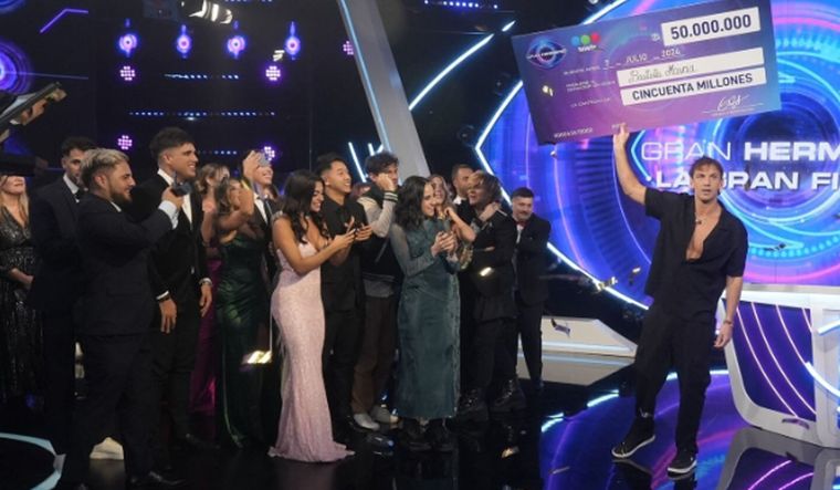 El premio millonario que ganaron Bautista y Nicolás en el programa de Iván de Pineda. Foto: Captura tv