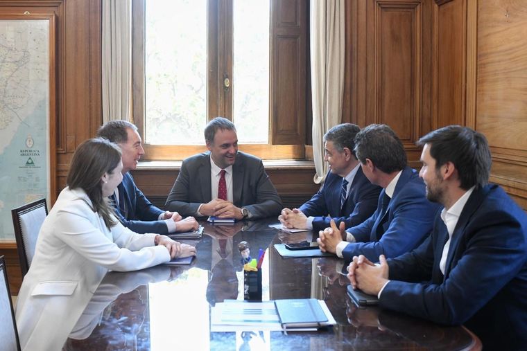 Santilli recibió a Jorge Macri en Rosada: el toma y daca del Presupuesto y la Coparticipación. Santilli recibió a Jorge Macri en Rosada: el toma y daca del Presupuesto y la Coparticipación.