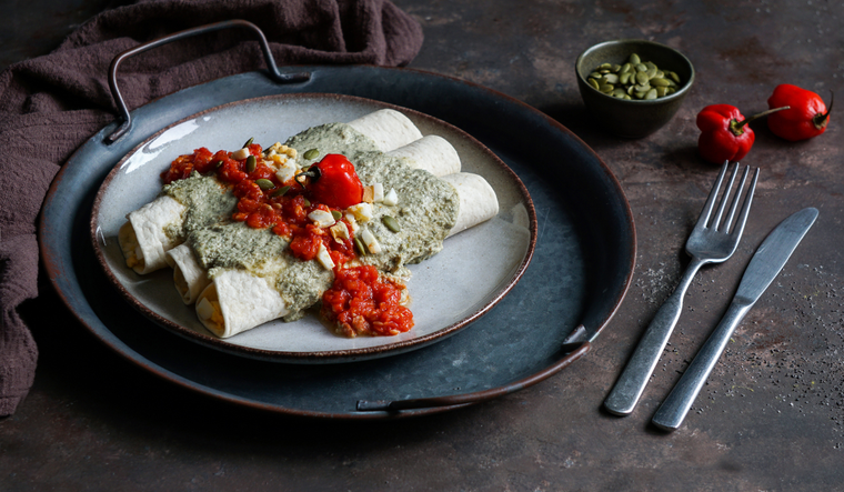 En Yucat&aacute;n, los papadzules se preparan especialmente en celebraciones y festividades, transmitiendo la receta de generaci&oacute;n en generaci&oacute;n como s&iacute;mbolo de identidad cultural.