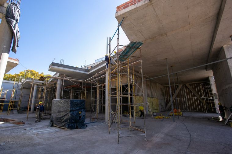 La obra tendrá los primeros locales que darán al interior del centro comercial. En un futuro serán unos 170  distribuidos en cuatro pisos. Foto: Ciudad de Mendoza