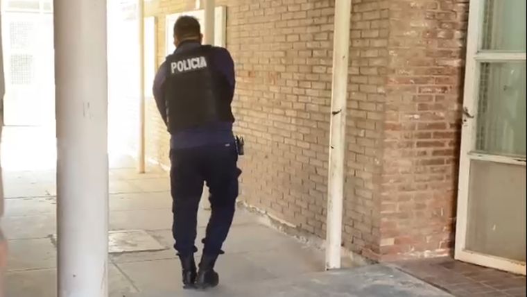 La alumna de 14 años se encuentra atrincherada en el colegio.&nbsp;
