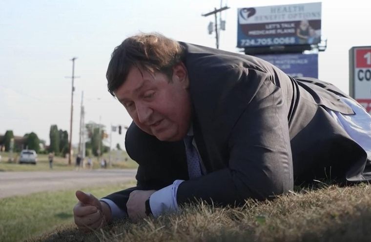 Gary ODonoghue tuvo que tirarse al piso para reportar en vivo durante el tiroteo que contra Donald Trump en Butler, Pennsylvania.