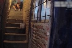 Una mujer atacó a su hijo y a su pareja y fue reducida con una pistola Taser Foto: Captura de video Una mujer atacó a su hijo y a su pareja y fue reducida con una pistola Taser Foto: Captura de video