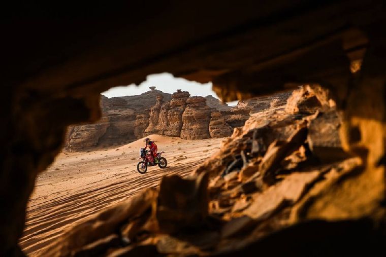 La Etapa 4 del Rally Dakar 2026 marcará un punto de inflexión con el inicio del formato maratón en Arabia Saudita.