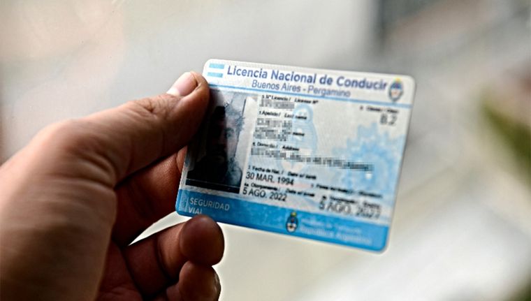 El trámite de la licencia de conducir debe realizarse en el Centro Emisor correspondiente al domicilio registrado en el DNI.