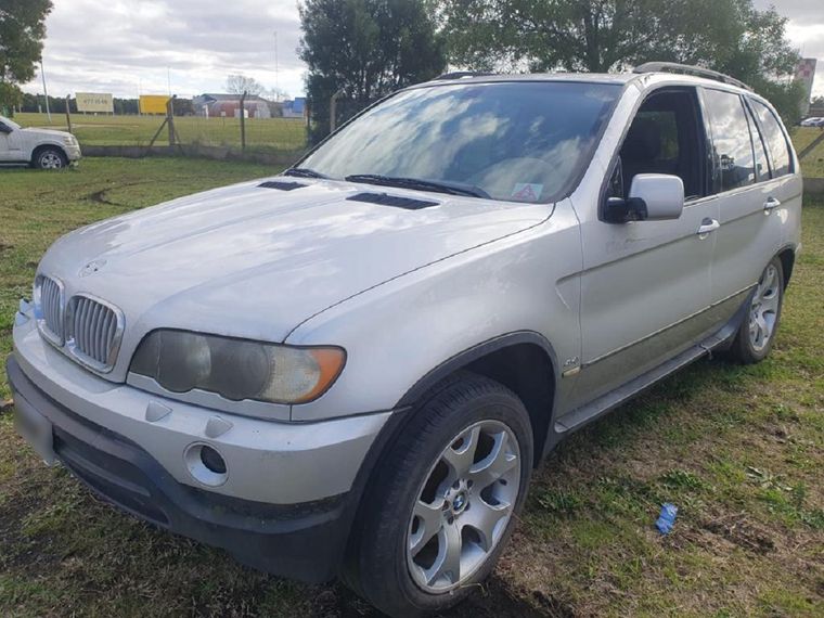 Uno de los dos vehículos de alta gama que se ofrecen en la subasta. Foto: ADUANA