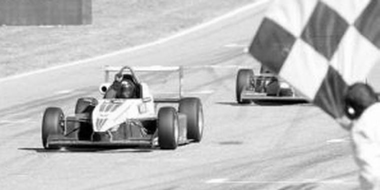 Bernardo Llaver se adjudicaba su primera victoria en la Fórmula Renault. Foto: Archivo