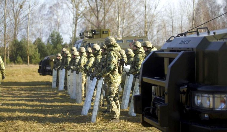 Bielorrusia Bielorrusia tiene preparado su poderoso ejército. Foto: Ap.