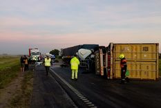 El siniestro, que se produjo en el kilómetro 142 en sentido a Zárate, generó importantes demoras y desvíos en la circulación vehicular.