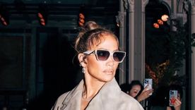 Jennifer Lopez confirma la llegada de las botas símil serpiente en 2024 Foto: Instagram