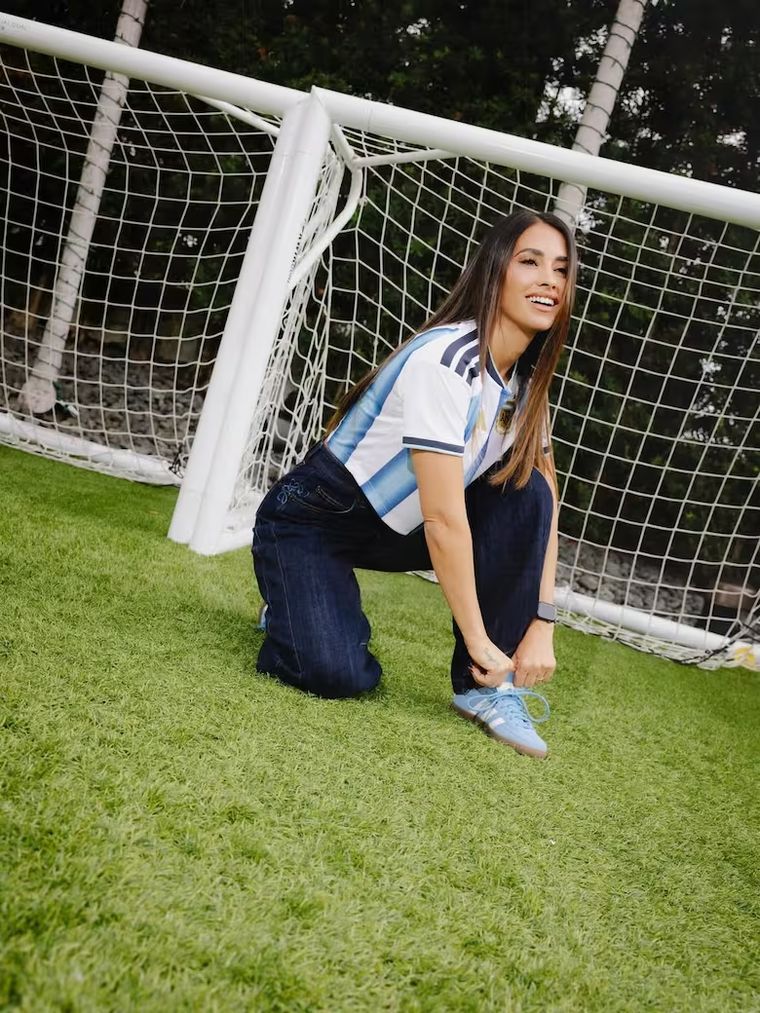 Antonela Roccuzzo lució la celeste y blanca. Antonela Roccuzzo lució la celeste y blanca.
