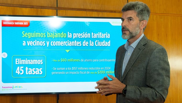 El intendente Ulpiano Suárez realizó el anuncio de baja de impuestos. Foto: Ciudad de Mendoza