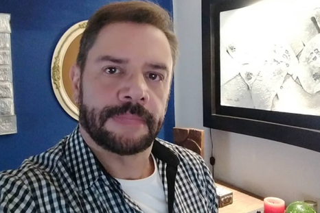 Luego de la polémica y la sentencia que condenó a Héctor Parra a más de diez años de prisión, su hija Daniela Parra vació la casa que el actor tenía en Ciudad de México y hará una venta de garaje de los objetos encontrados. Foto: Instagram @hectorparrag