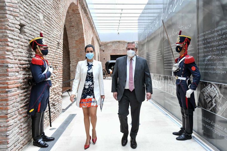 Alberto Fernández y Luana Volnovich. Foto: Telam