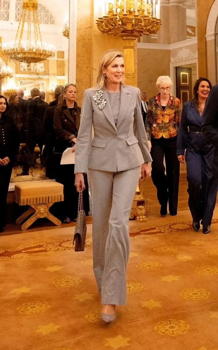 El broche que enamoró en La Haya. El broche que enamoró en La Haya.