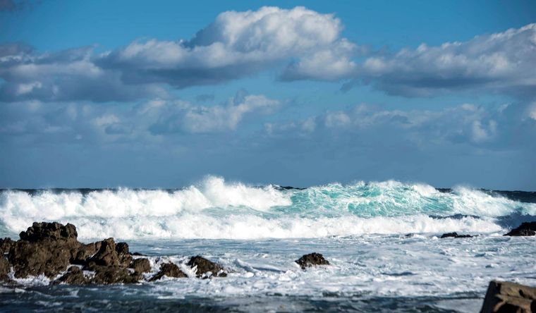 El agua de mar, en la superficie, se comporta distinto a lo sabido. Foto: Efe.