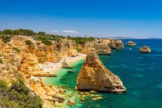 Praia da Marinha es una playa ubicada en el Algarve, Portugal Foto: shutterstock Praia da Marinha es una playa ubicada en el Algarve, Portugal Foto: shutterstock