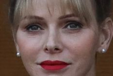 Charlène de Mónaco es una bella mujer que siempre supo robarse las miradas de todos. Foto: Bekia Charlène de Mónaco es una bella mujer que siempre supo robarse las miradas de todos. Foto: Bekia