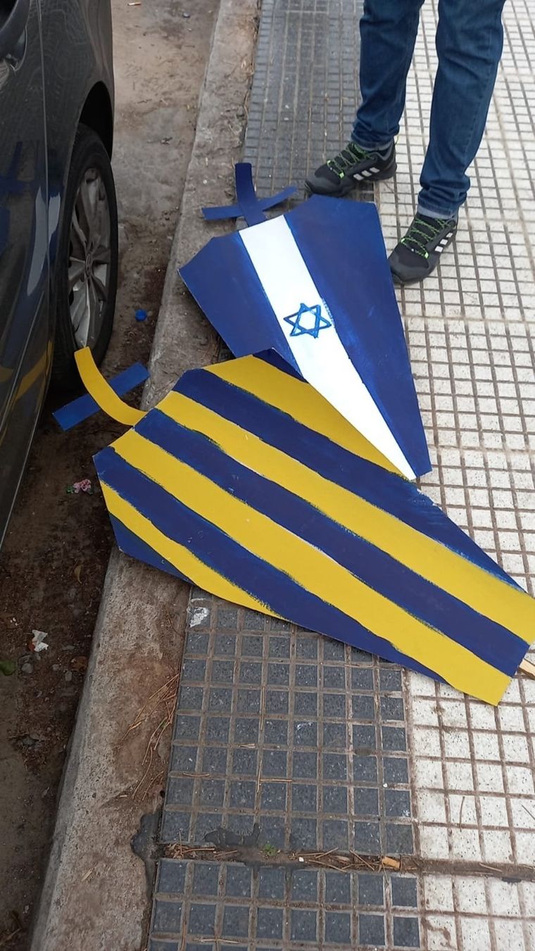 Detienen a cuatro hinchas de All Boys por gestos antisemitas en la previa del partido con Atlanta