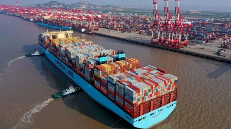 Maersk, la segunda mayor empresa naviera del mundo, anunció la semana pasada que suspendía los envíos por esa ruta. Foto: GETTY IMAGES