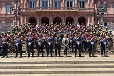 Javier y Karina Milei junto al Escuadrón Ayacucho. Foto: Instagram de Javier Milei
