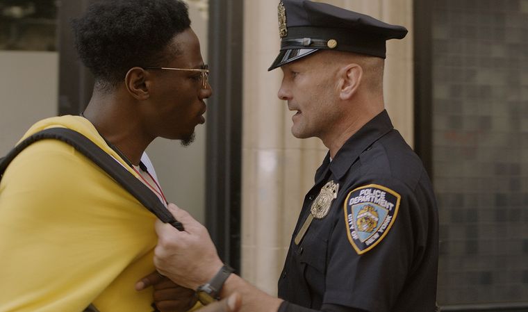 Ver este corto es una experiencia directa. Es dura. Pero necesaria.