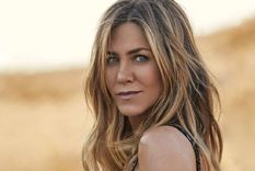 jennifer aniston lucio un microtop a los 53 anos y explotaron los comentarios