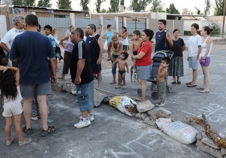 El piquete lo hicieorn en Doctor Moreno y Rawson. Foto: Alf Ponce/MDZ