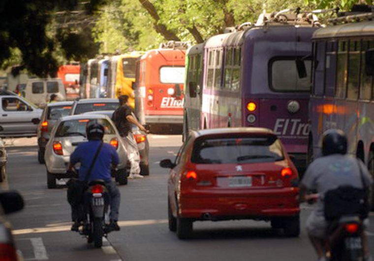 Fuerte congestionamiento vehicular. Foto: Nacho Gaffuri / MDZ