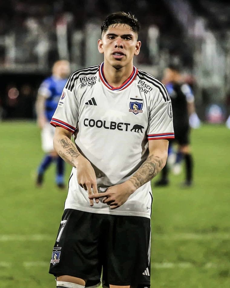 Carlos Palacios, el refuerzo que pretende Boca. Foto: Colo Colo en Twitter