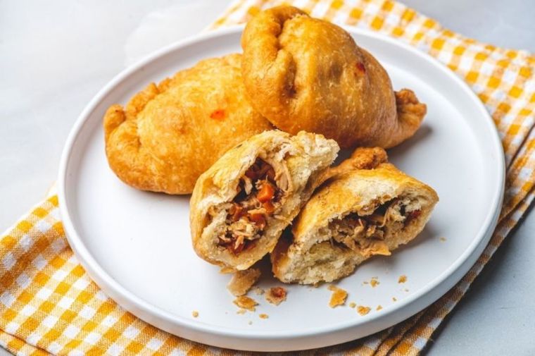 Deleita a tu familia con estas deliciosas empanadas de pollo Foto: Shutterstock