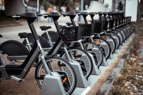 El sistema de Bike Sharing de Mirgor ya funciona en Neuquén como solución de movilidad sustentable. El sistema de Bike Sharing de Mirgor ya funciona en Neuquén como solución de movilidad sustentable.