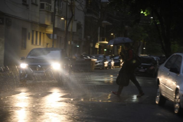 El alerta incluye caída de granizo y fuertes ráfagas de viento.