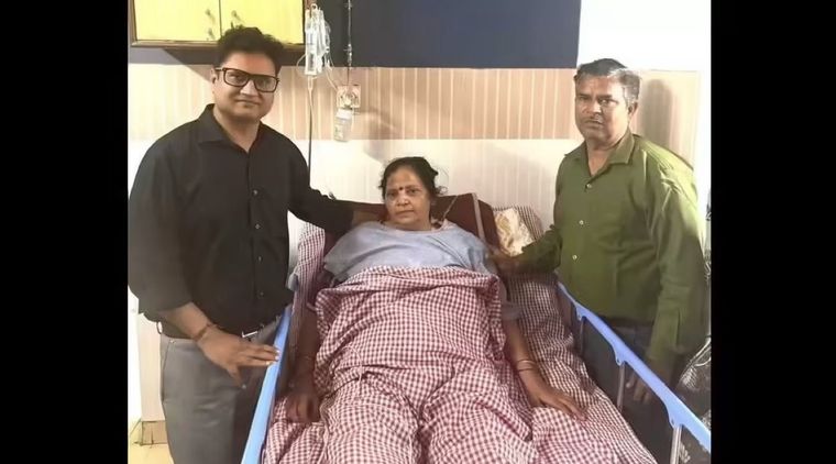 La mujer de India con muerte cerebral recobró su vida gracias a un viaje y un bache. Foto SirajNorami, X